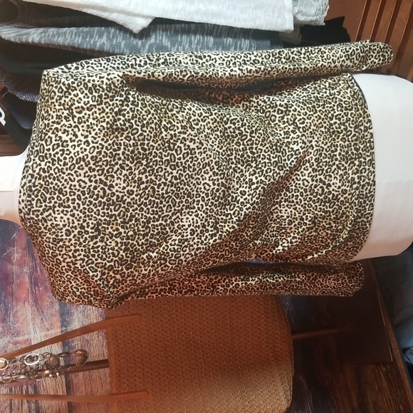 Jny Sport | Leopard Print Long Sleeved Knit Top - Picture 3 of 7